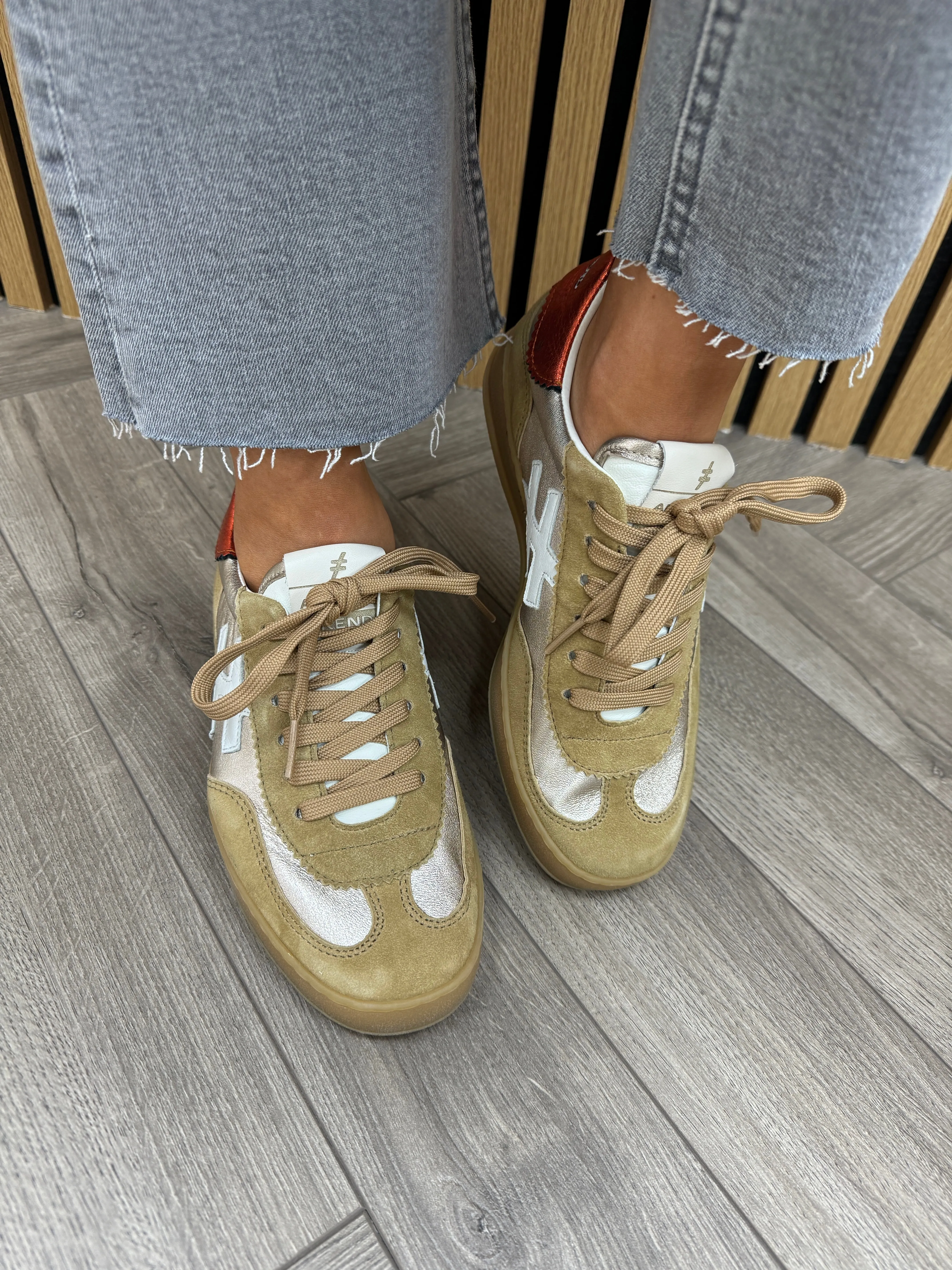 Another Trend (SS25) A032M302 Gum Sole Trainer With Metallic Heel - Camel