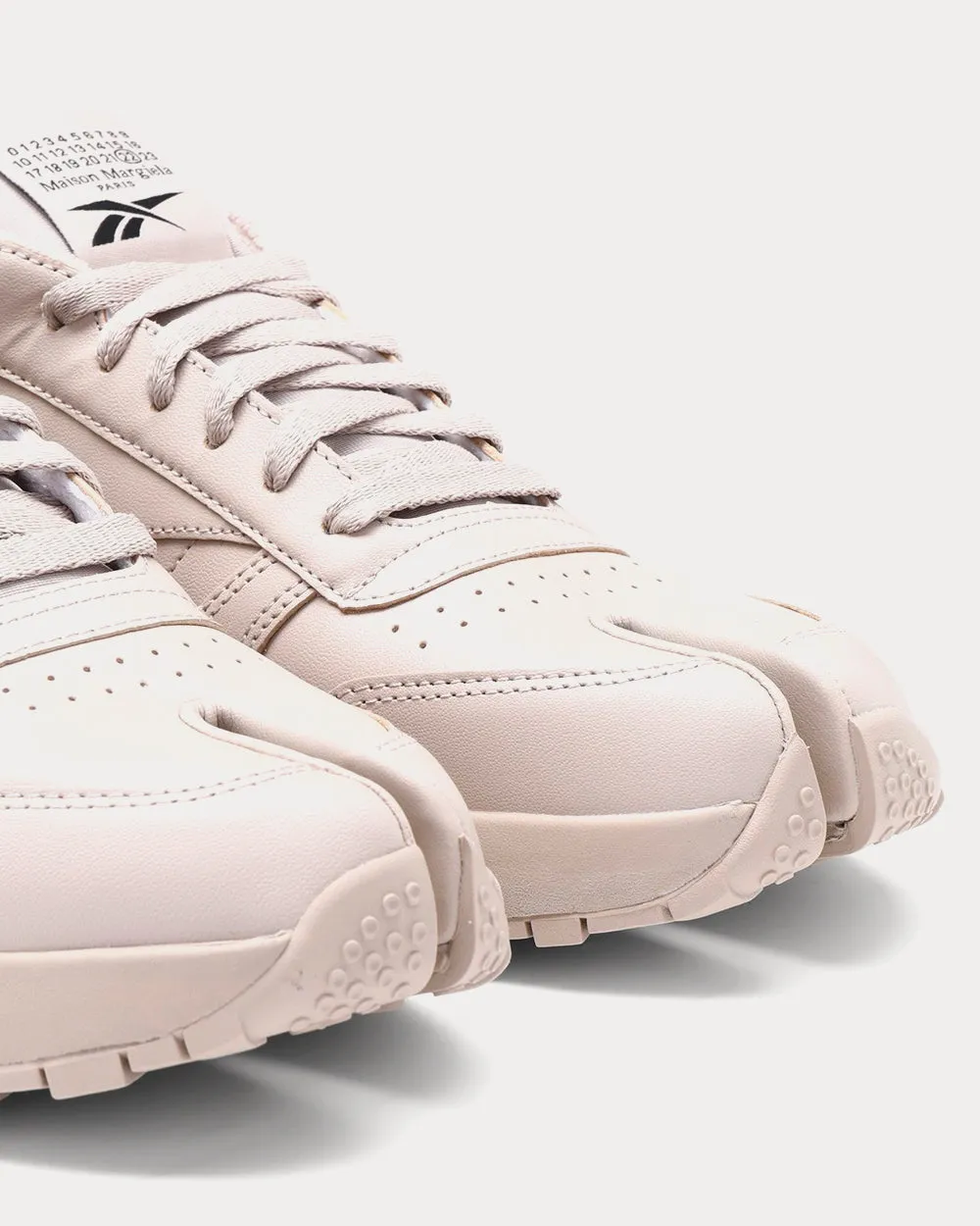 Classic Leather Tabi Beige Low Top Sneakers
