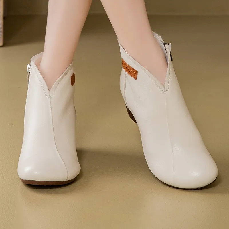 Comfortable and versatile leather boots