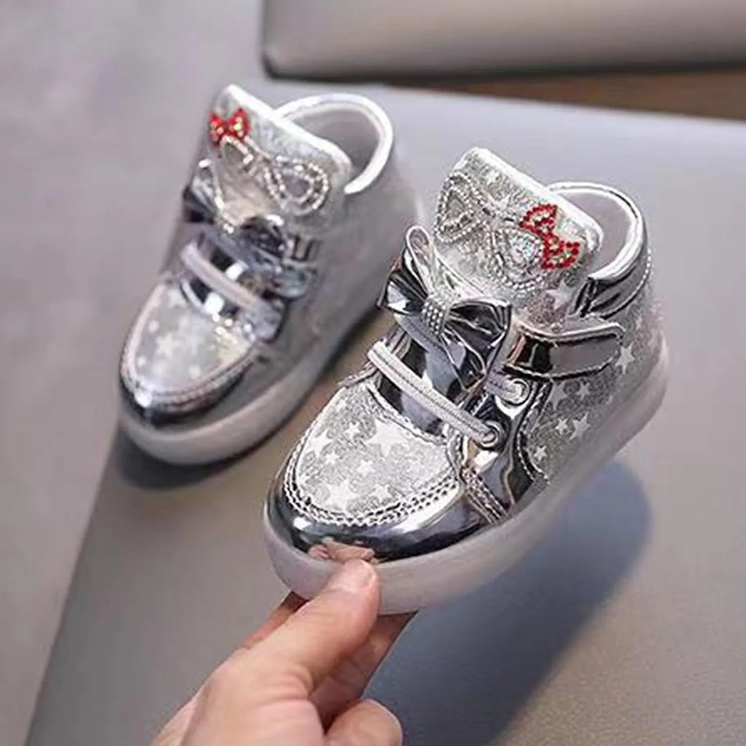 Flashing Sports Shoes for Kids Light-Up Trainers Fashion Glowing Lighted Athletic Shoes Soft High Top Sneakers