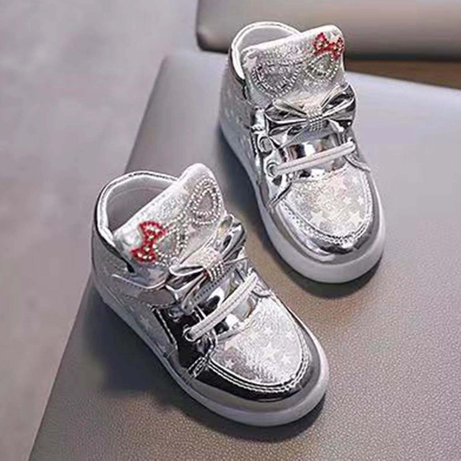 Flashing Sports Shoes for Kids Light-Up Trainers Fashion Glowing Lighted Athletic Shoes Soft High Top Sneakers