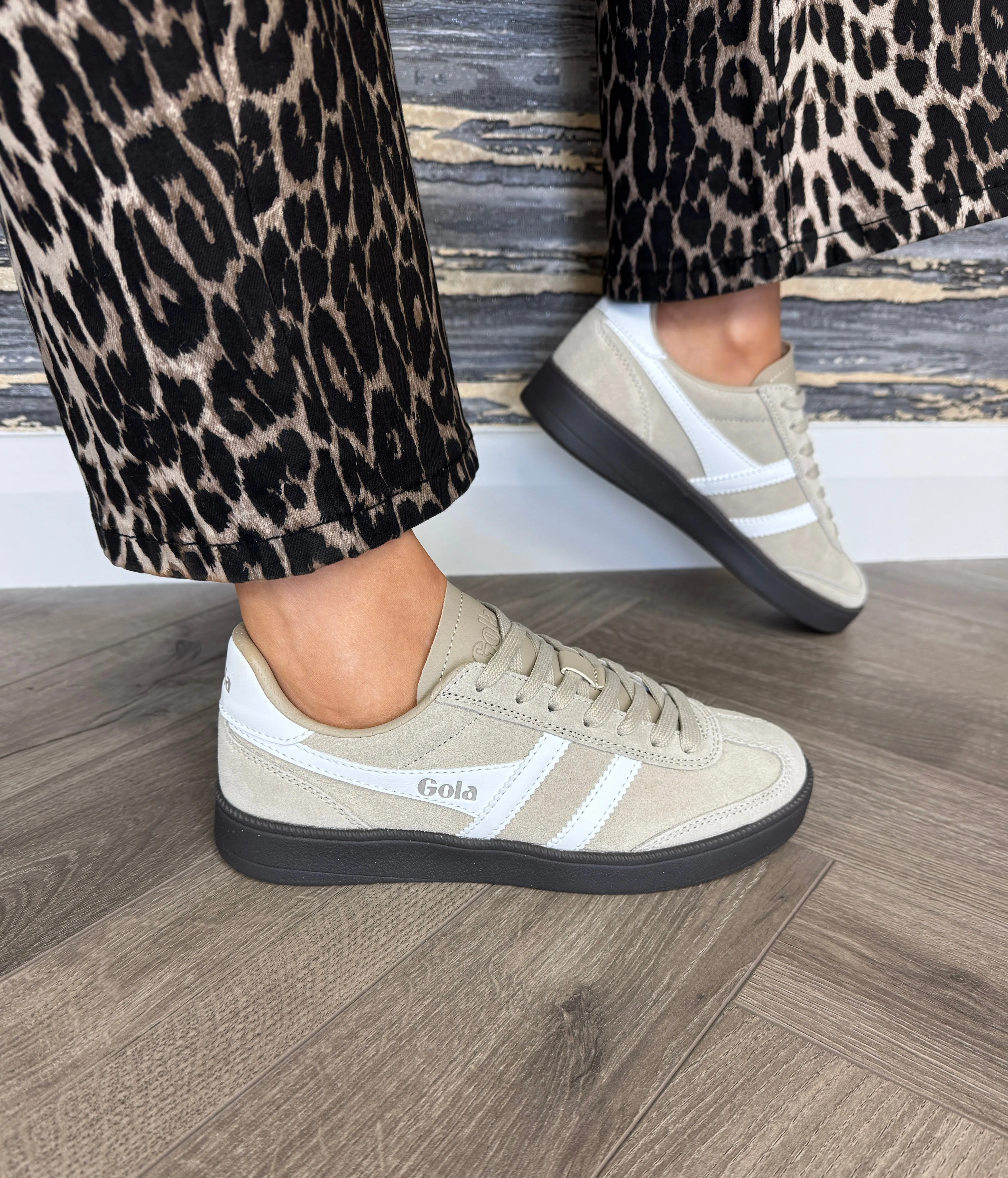 Gola (G21) Dark Gum Sole Suede Trainer CLB735 - Bone/White/Dark Gum