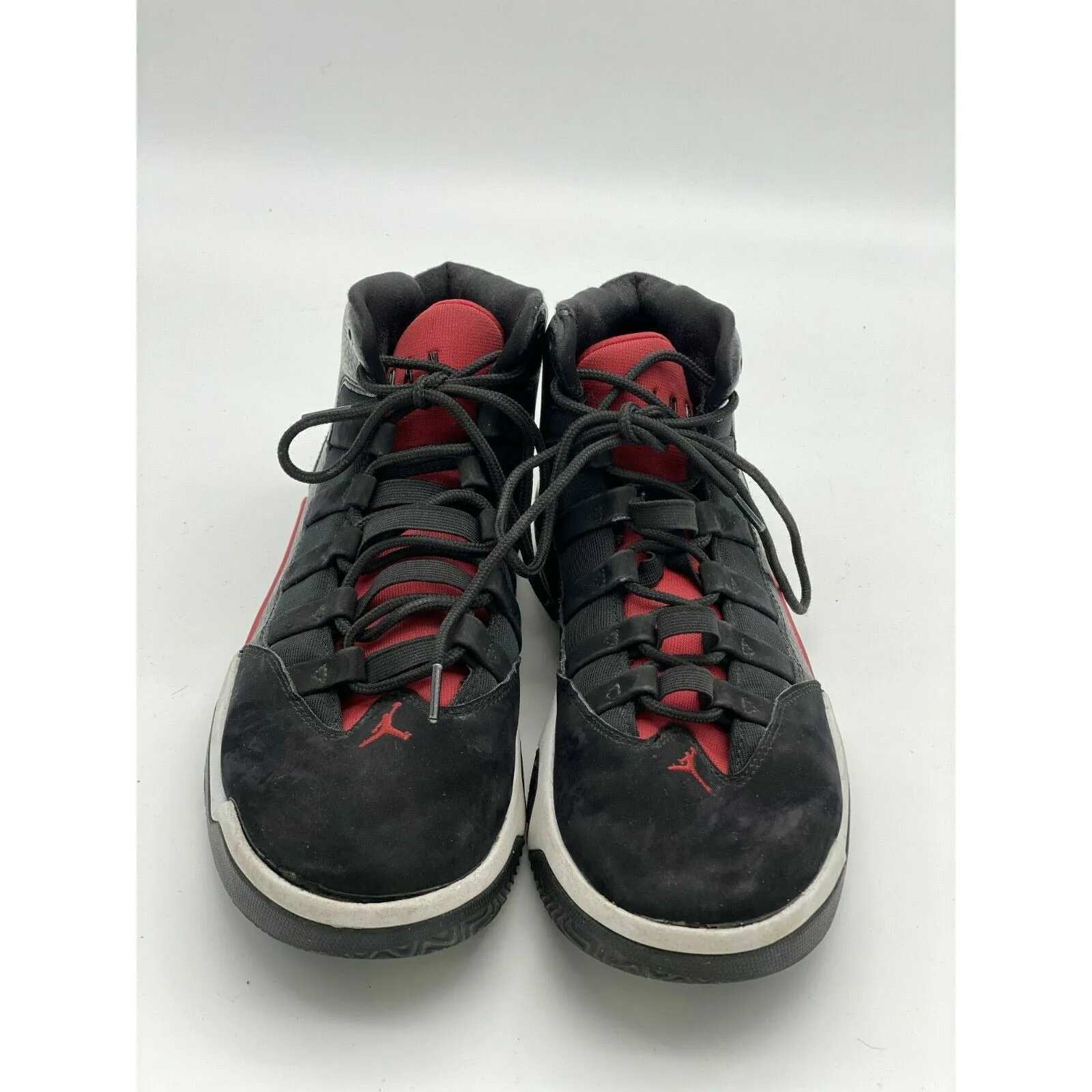 Nike Air Jordan Max Aura Black Red Classic Size 9.5