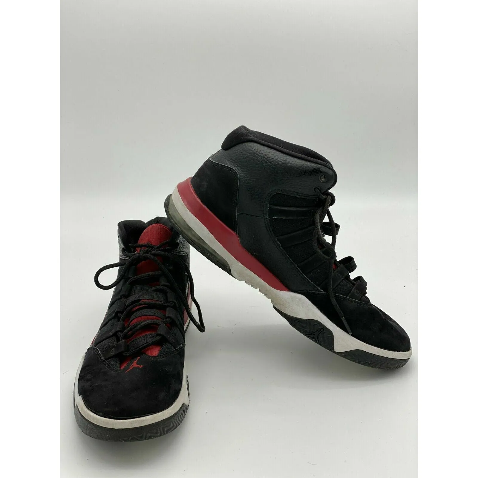 Nike Air Jordan Max Aura Black Red Classic Size 9.5