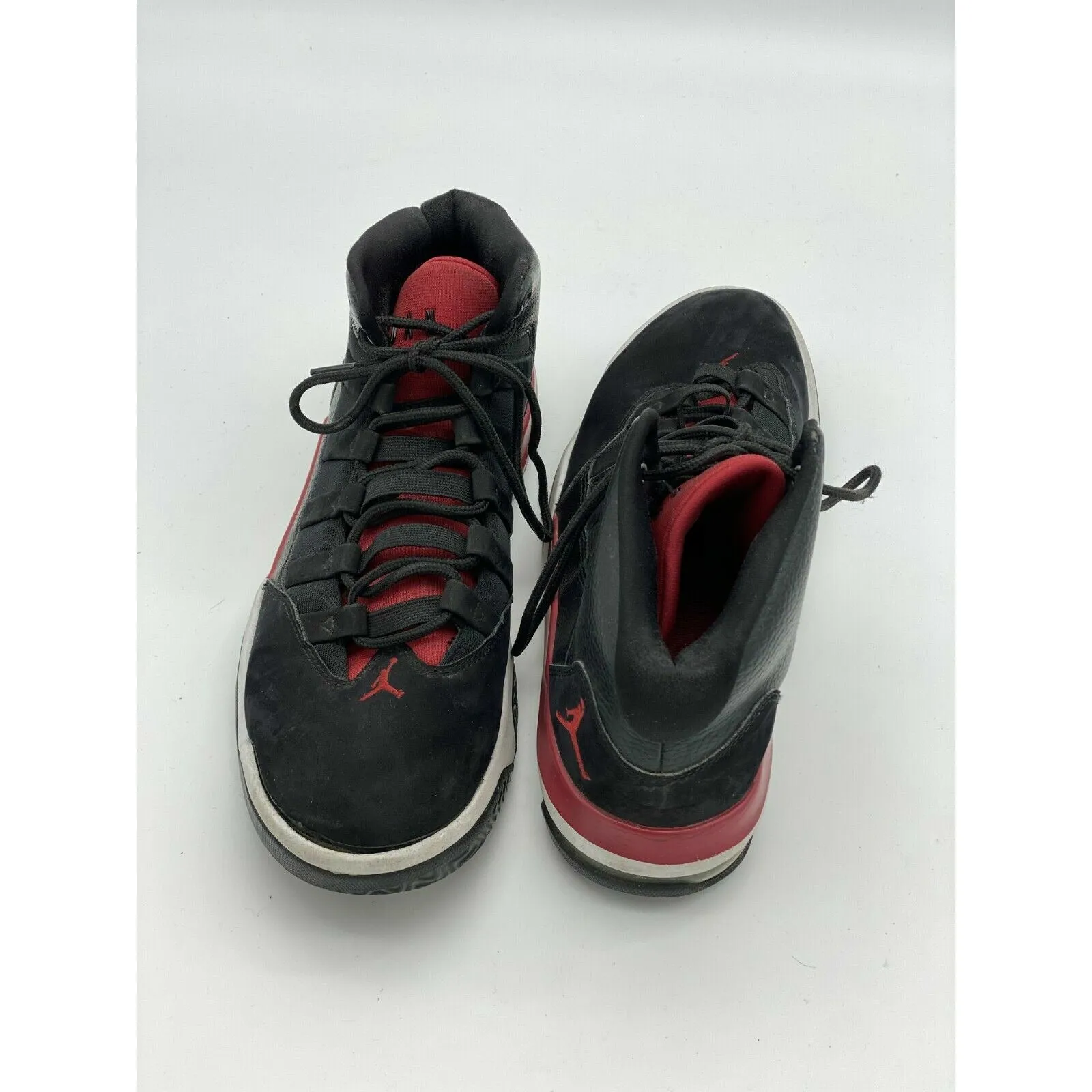 Nike Air Jordan Max Aura Black Red Classic Size 9.5