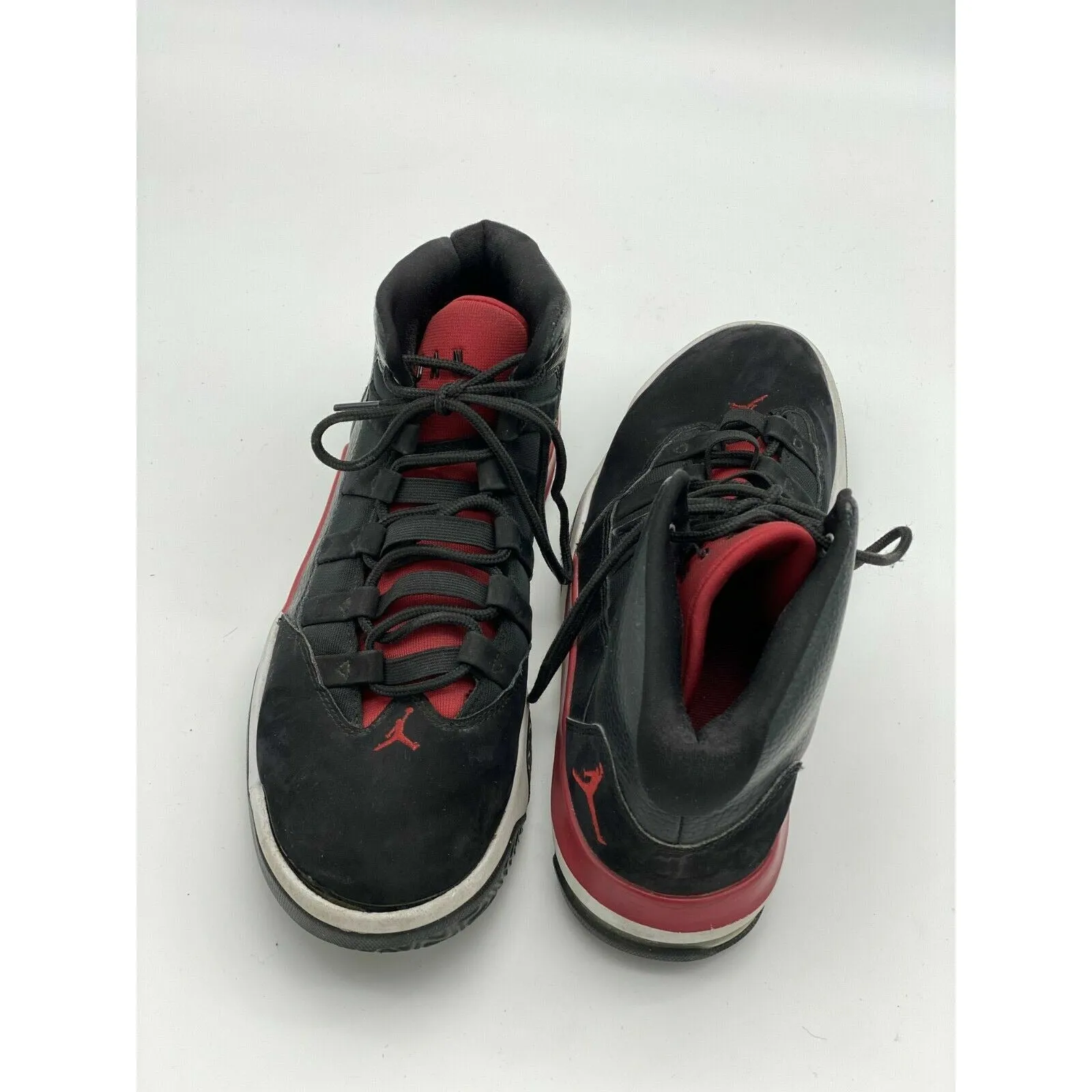Nike Air Jordan Max Aura Black Red Classic Size 9.5