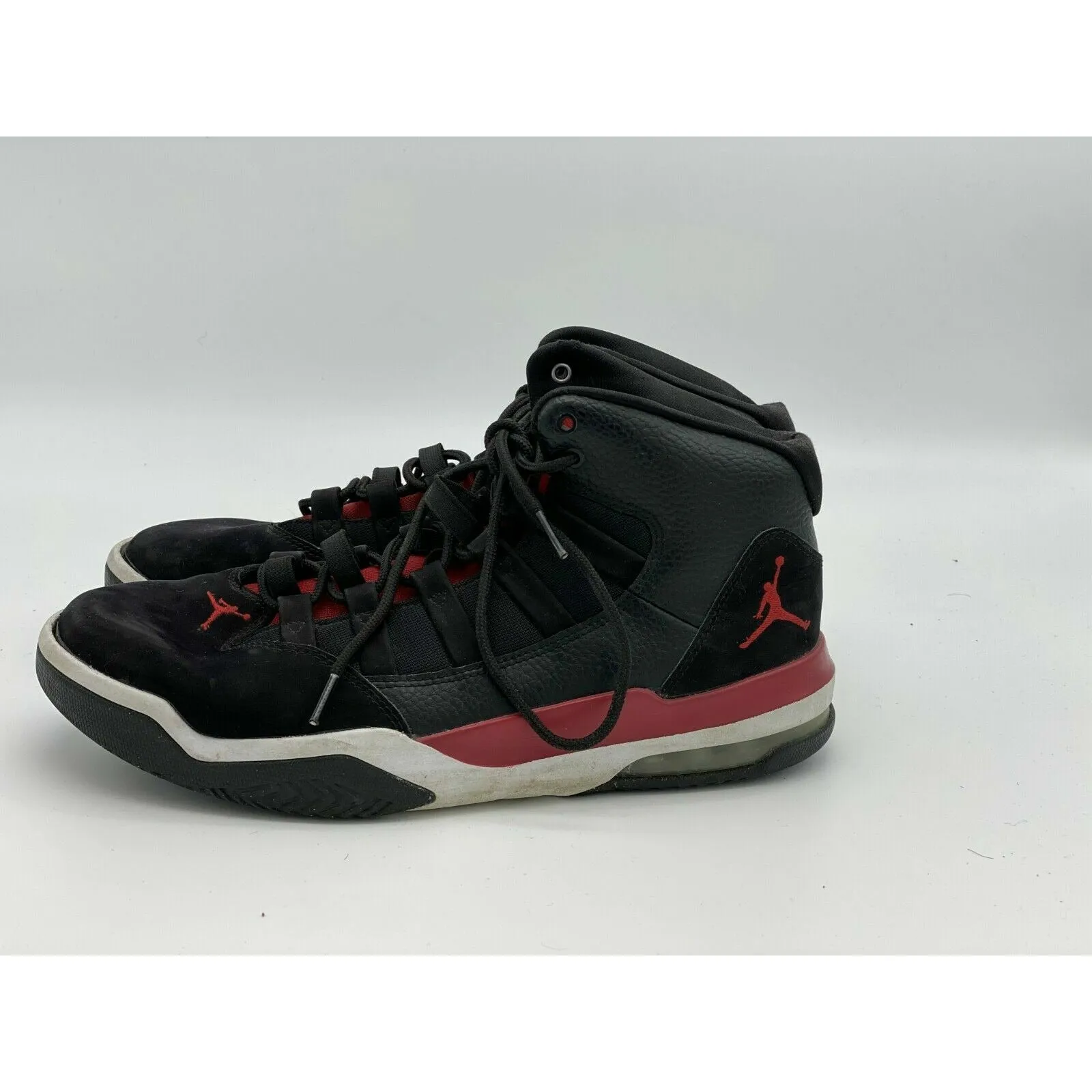 Nike Air Jordan Max Aura Black Red Classic Size 9.5