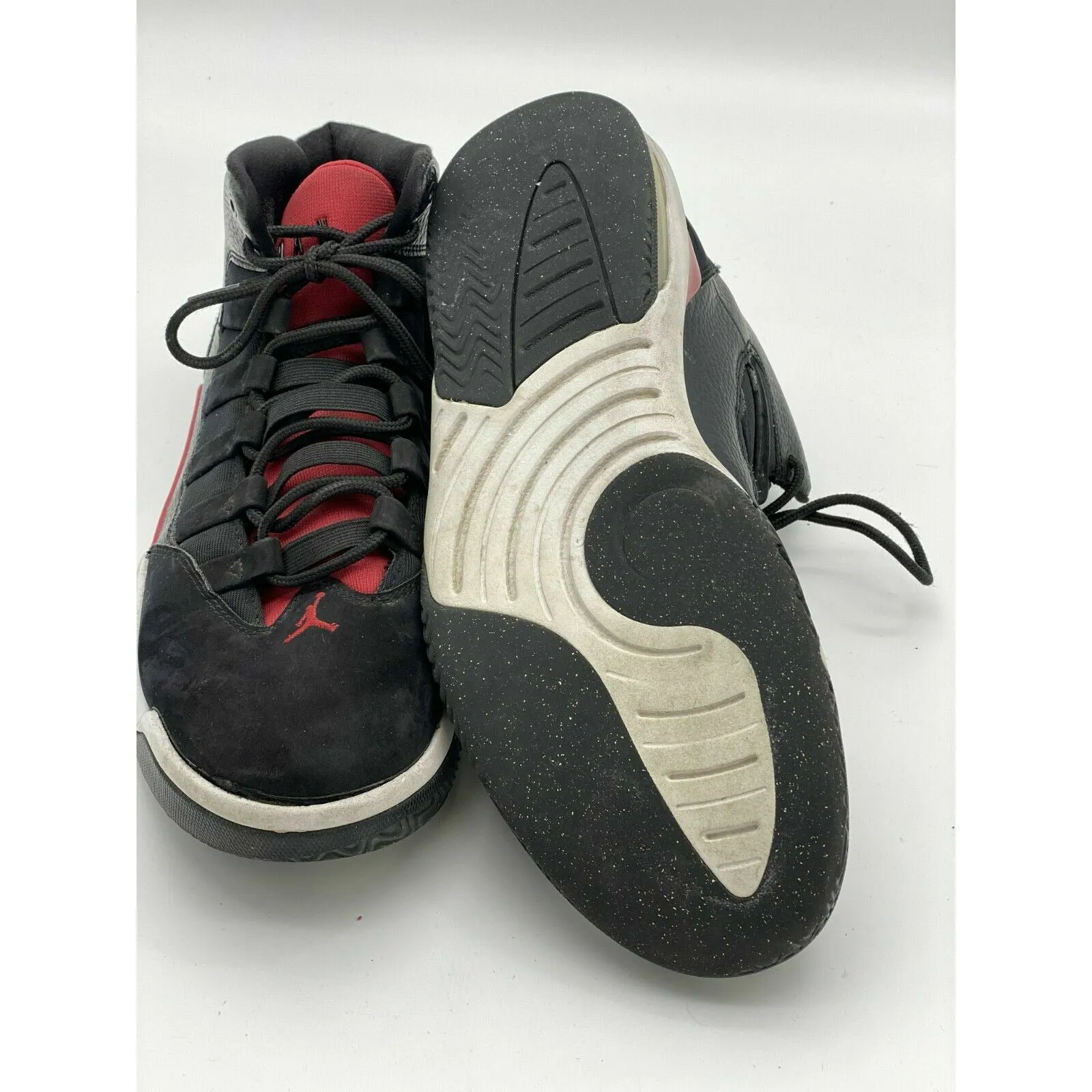 Nike Air Jordan Max Aura Black Red Classic Size 9.5