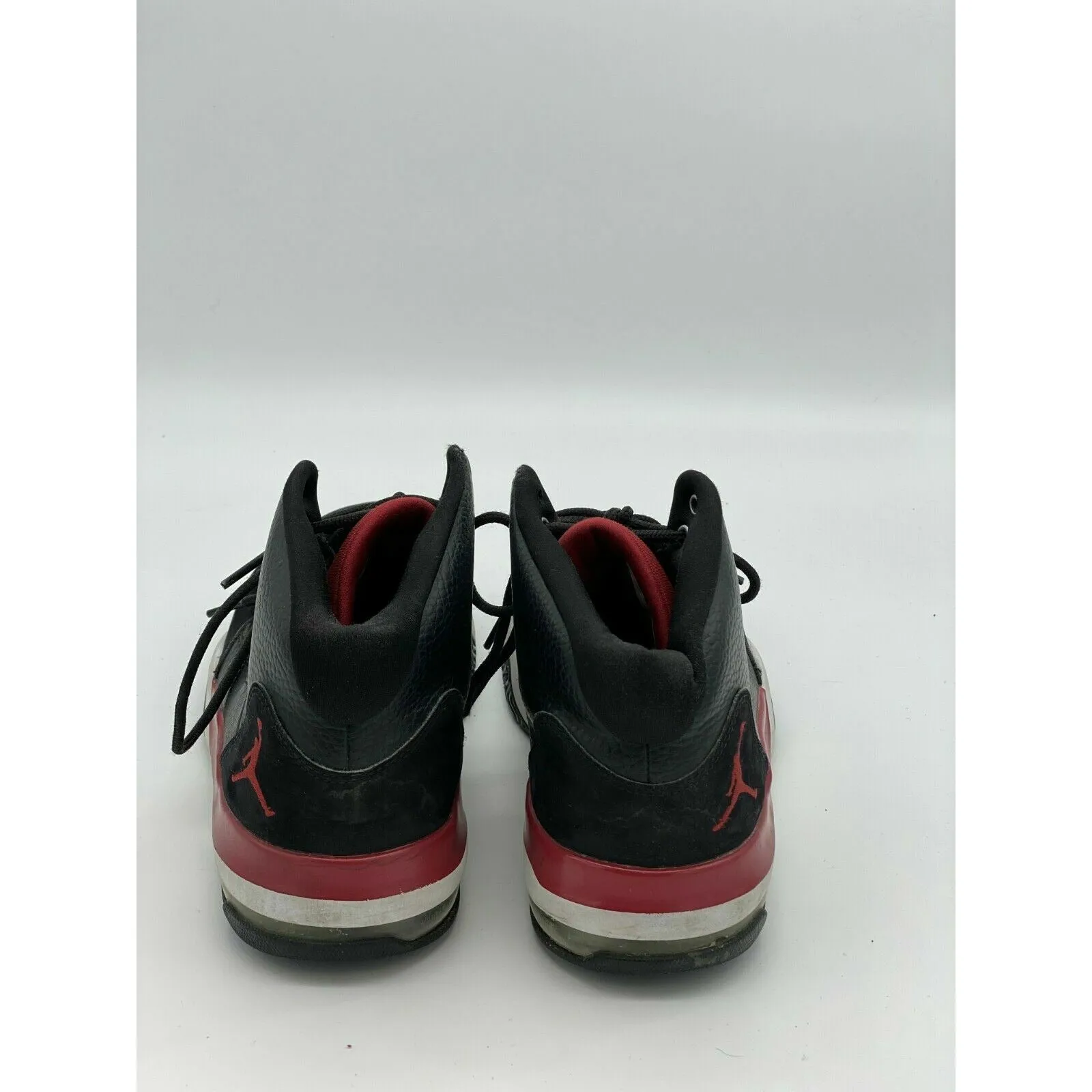 Nike Air Jordan Max Aura Black Red Classic Size 9.5
