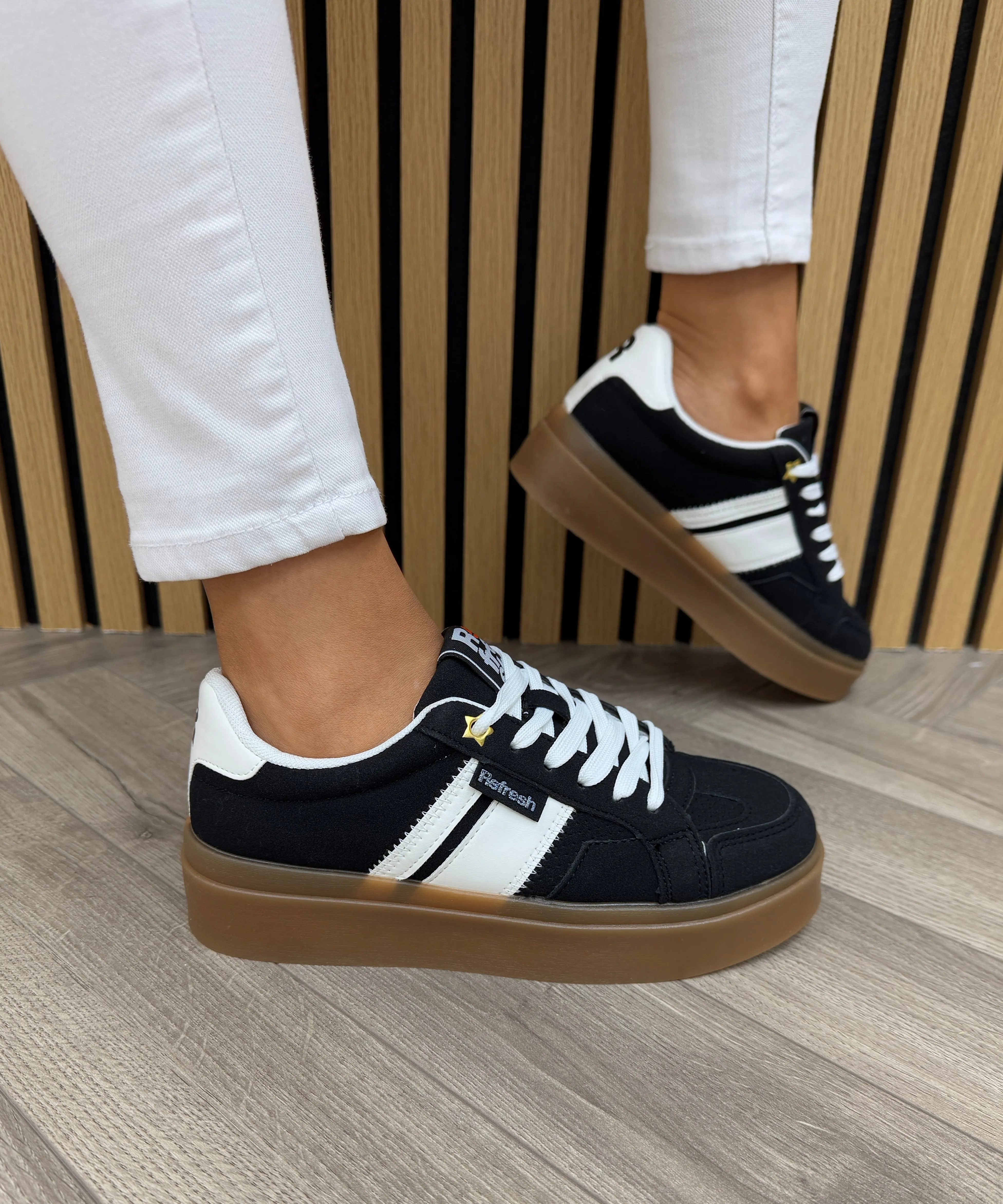 Refresh (SS25) Chunky Lace Up Trainer With Gum Sole 172820 - Negro (R10)
