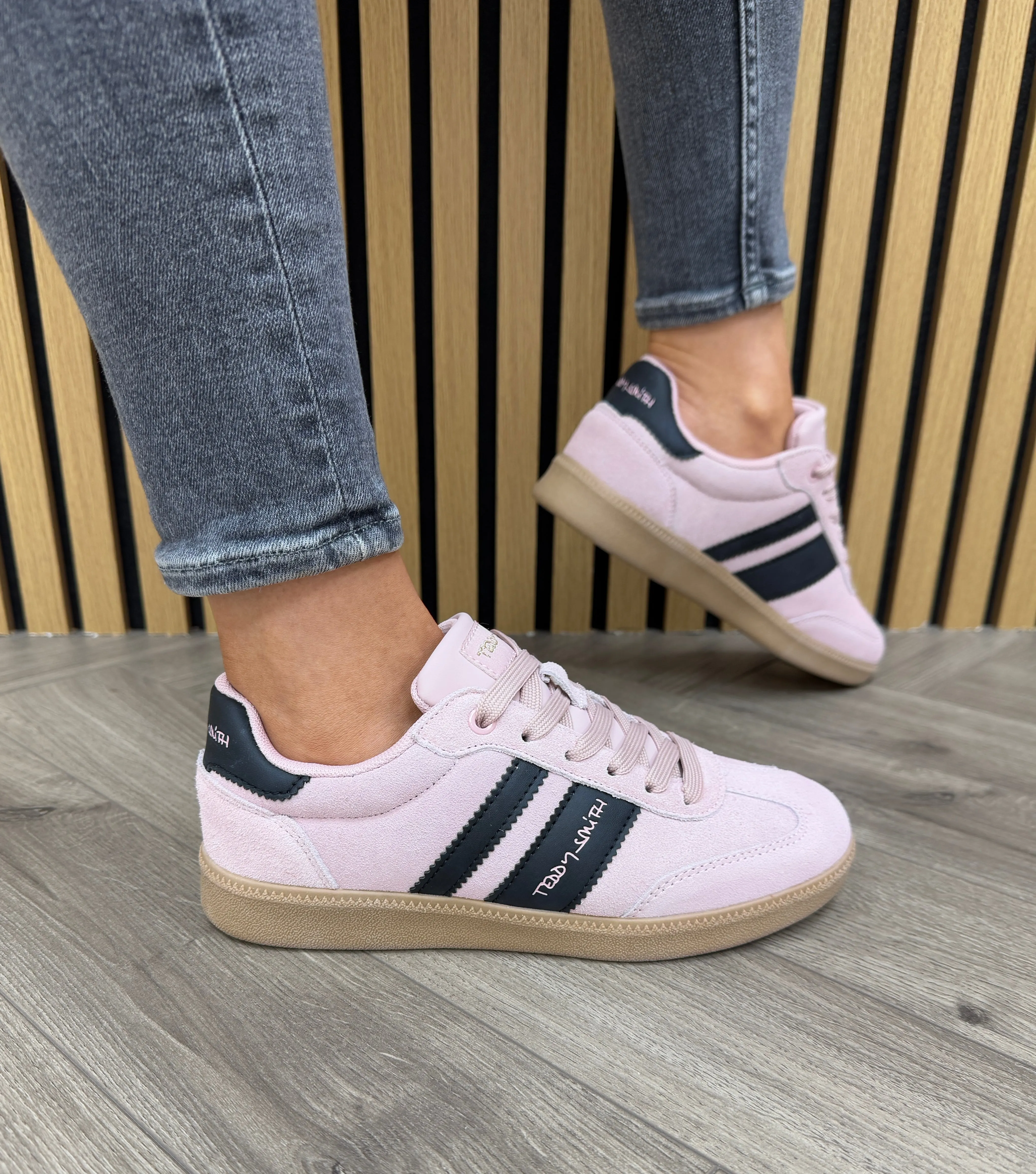 Teddy Smith (SS25) Lace Up Trainer With Gum Sole 120123 - Rosa (TS11)